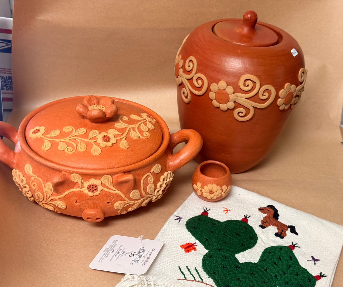 PRE ORDER - Piggy red pot
