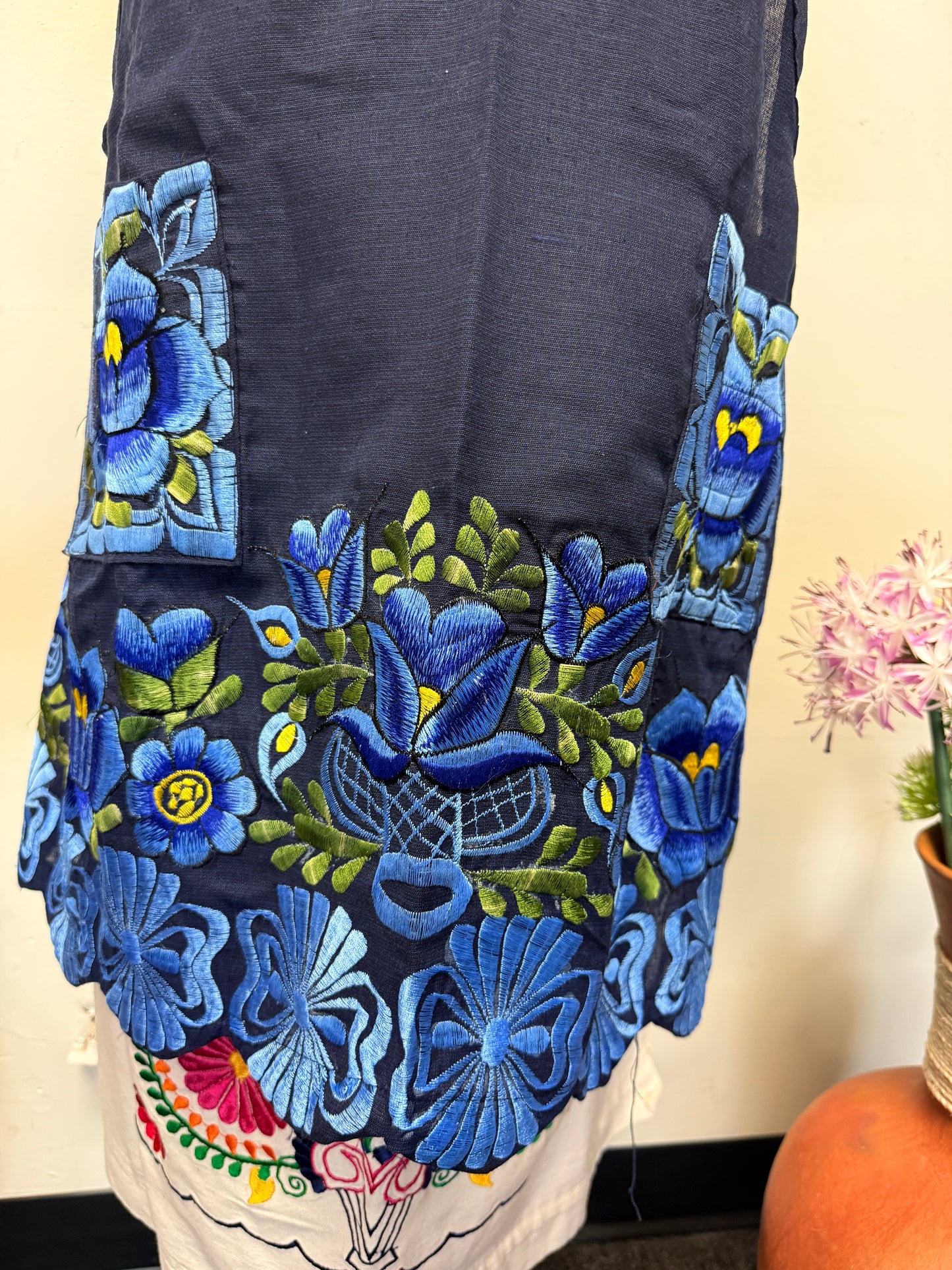 "Amanda" Floral Blue Apron/Mandil (36) Medium