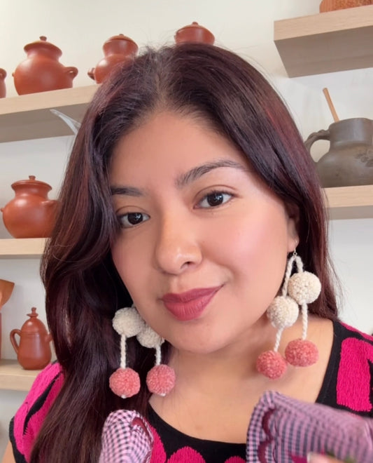 Brown wool Earrings/aretes de lana