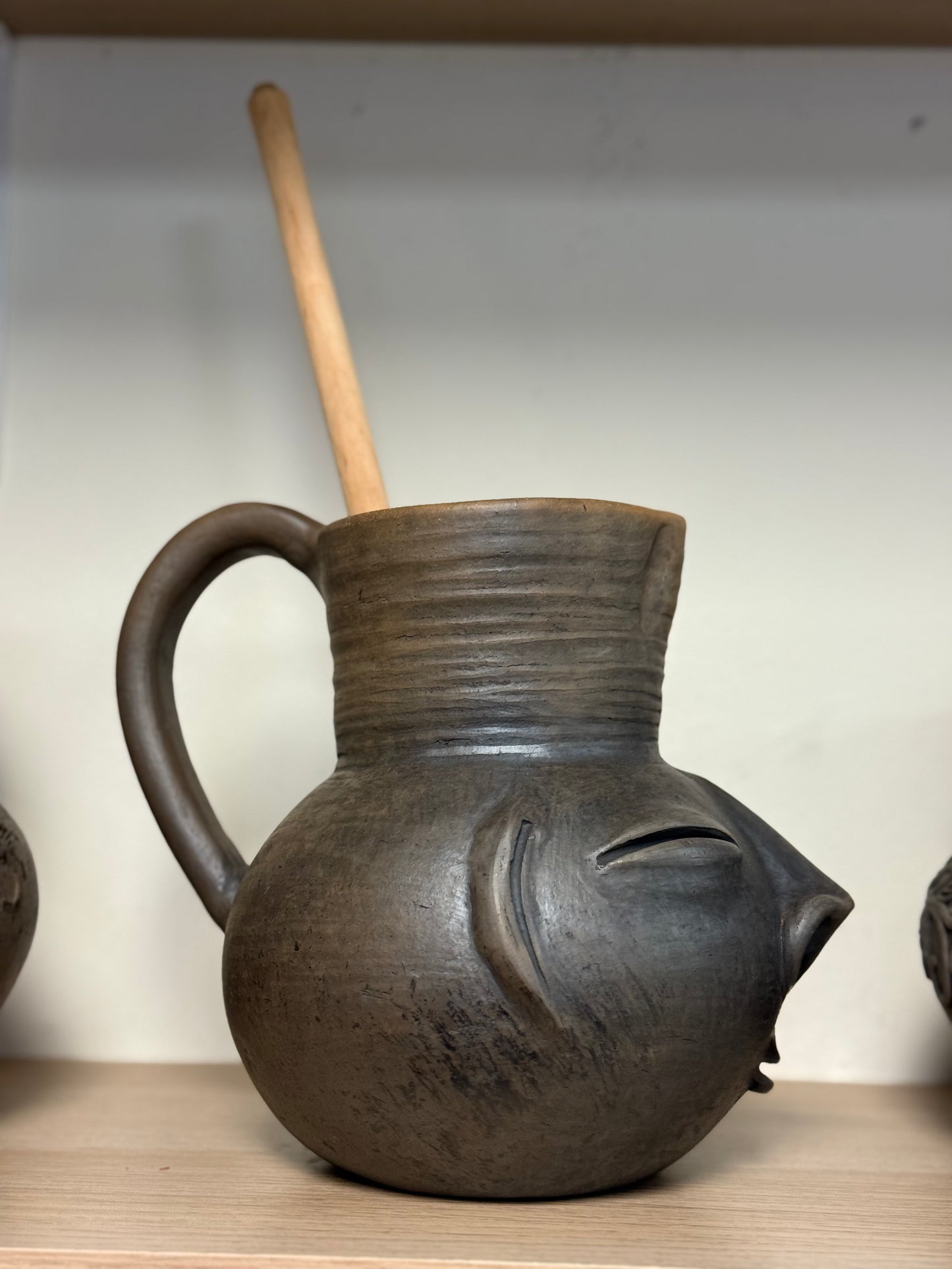 CARITA JARRA CHOCOLATERA/ CLAY PITCHER