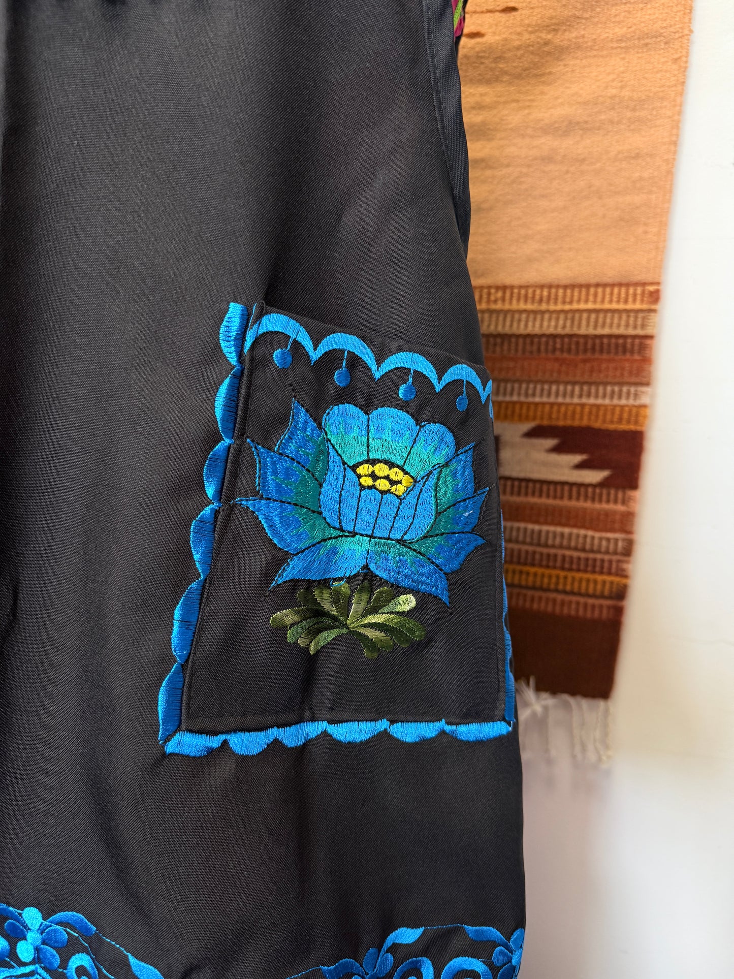 "Blanca" Black and Blue Apron/Mandil (36) Medium