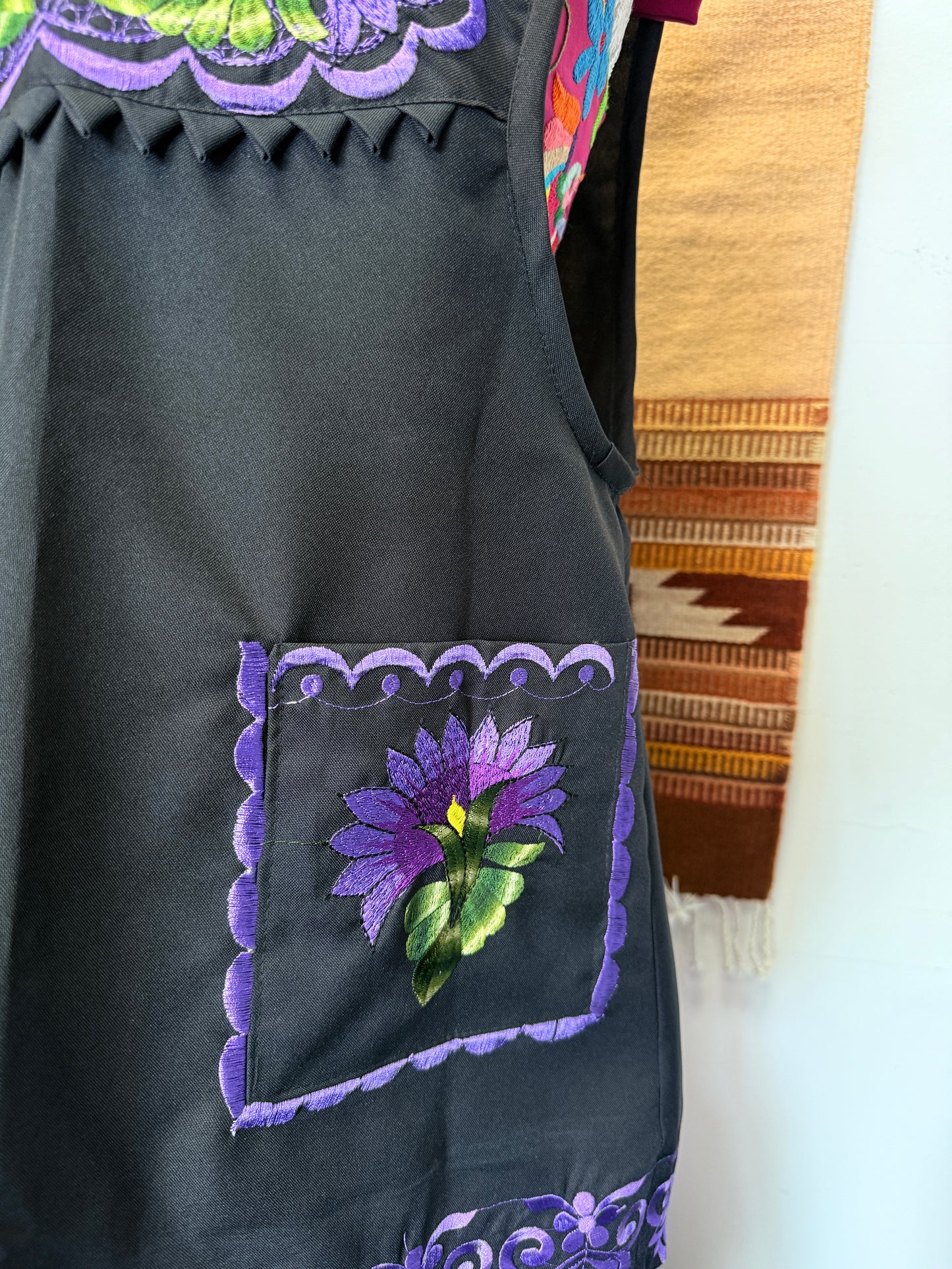 "Gloria" Black and Purple Apron/Mandil (36) Medium