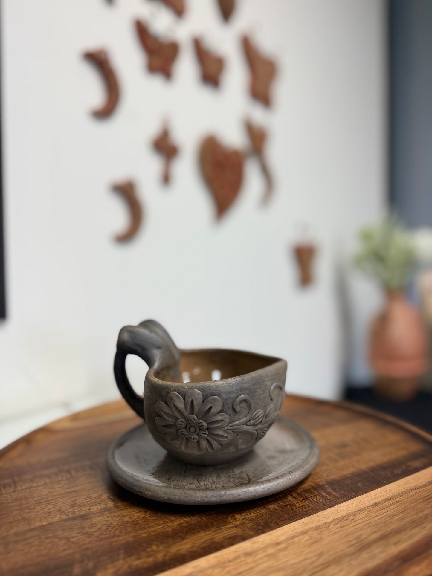 Round glazed plate