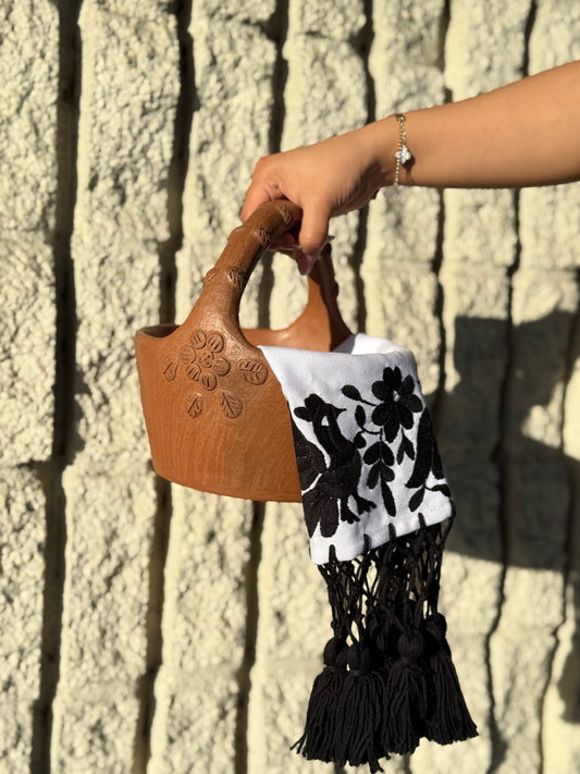 BLACK/ NEGRO EMBROIDERED OTOMI TABLECLOTH