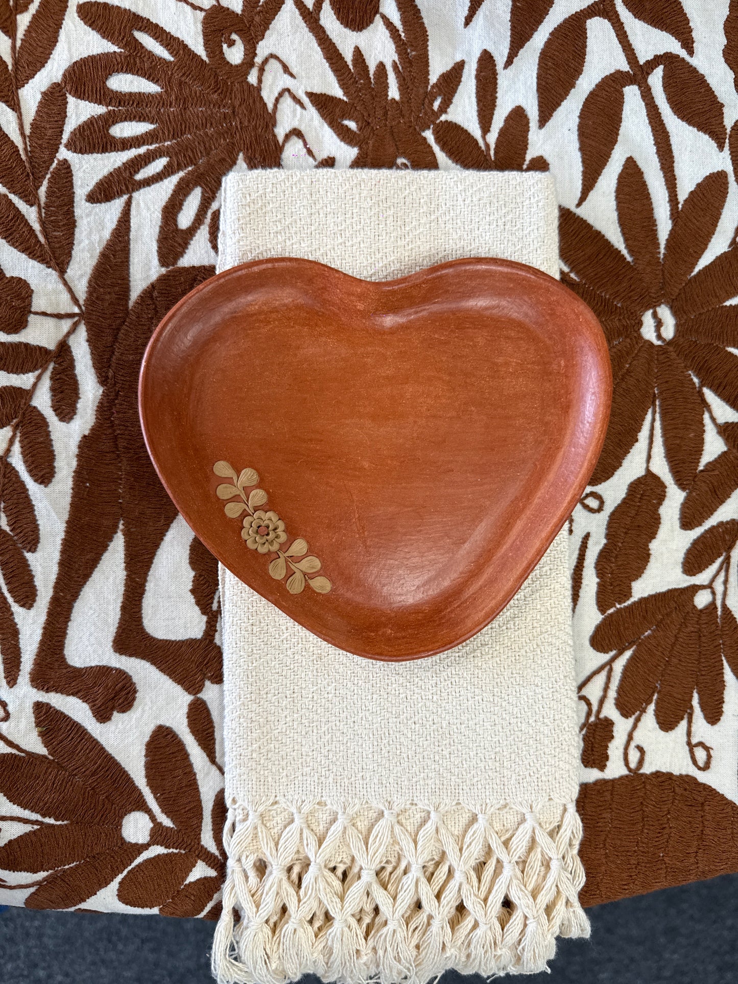 “Cempasúchil” Filigrana Heart Plate