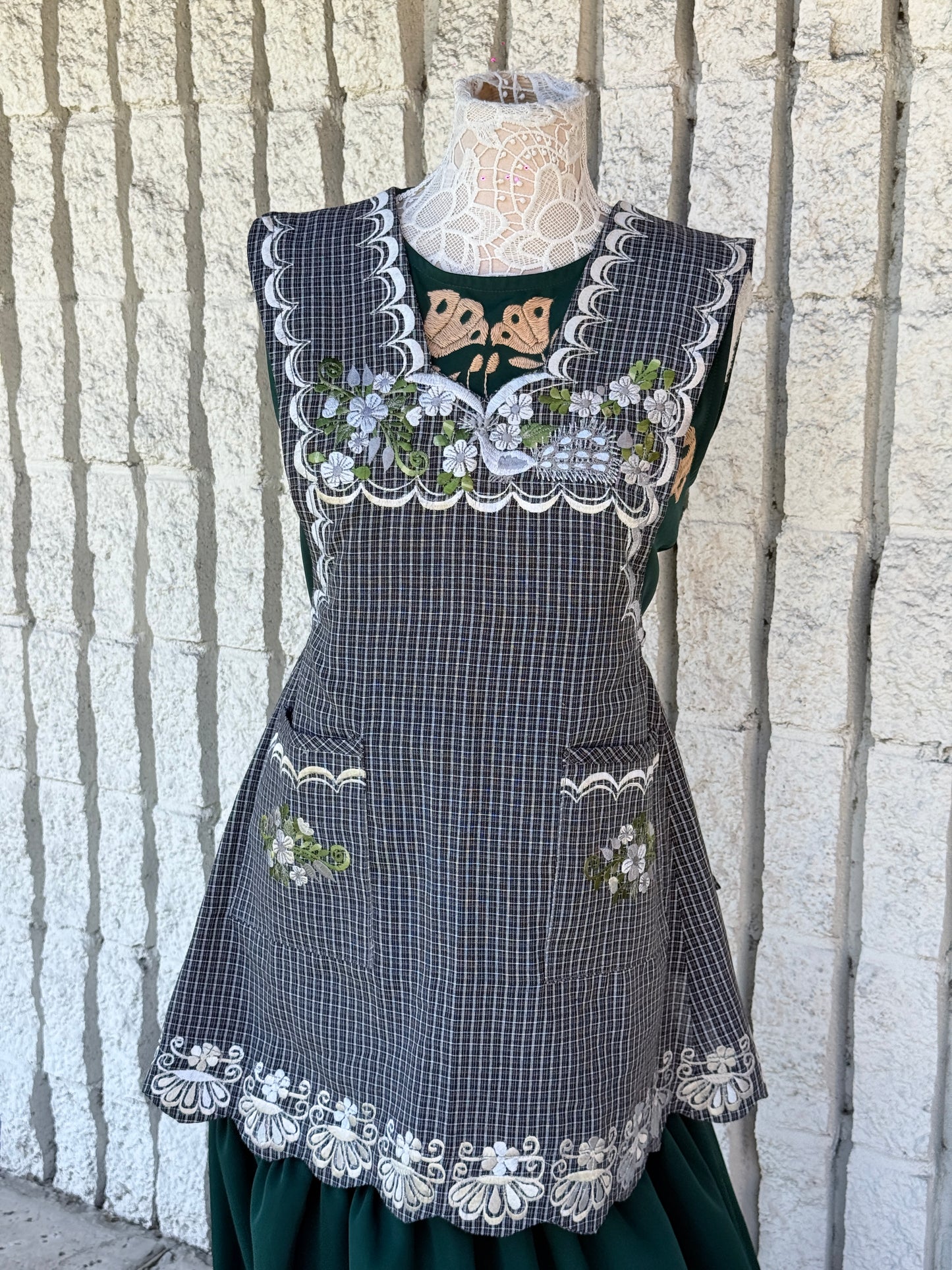“Lucinda” Apron/Mandil (34) S/M