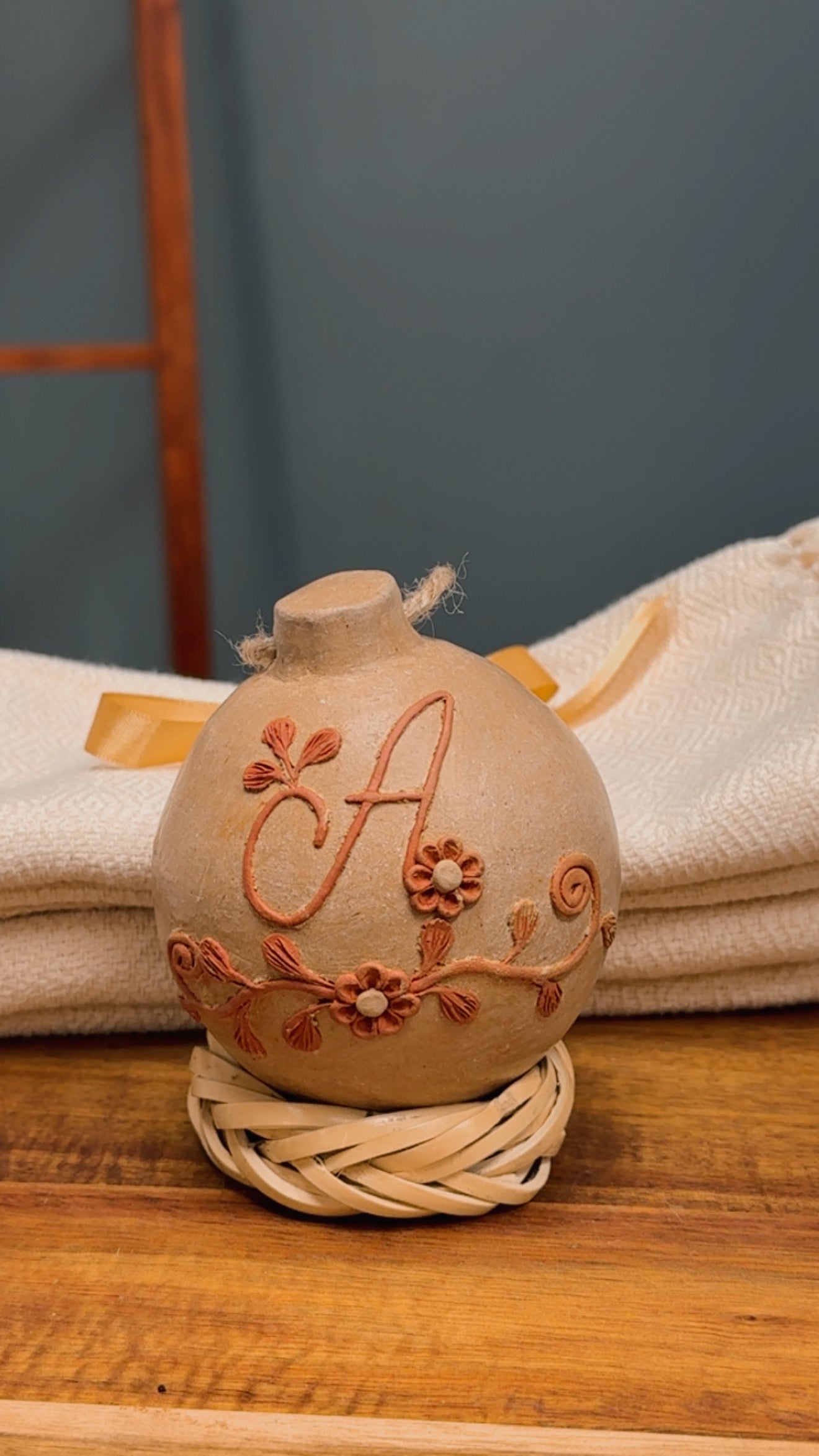 Esfera Natural Corona/ Christmas Wreath Ornament with letter A - S