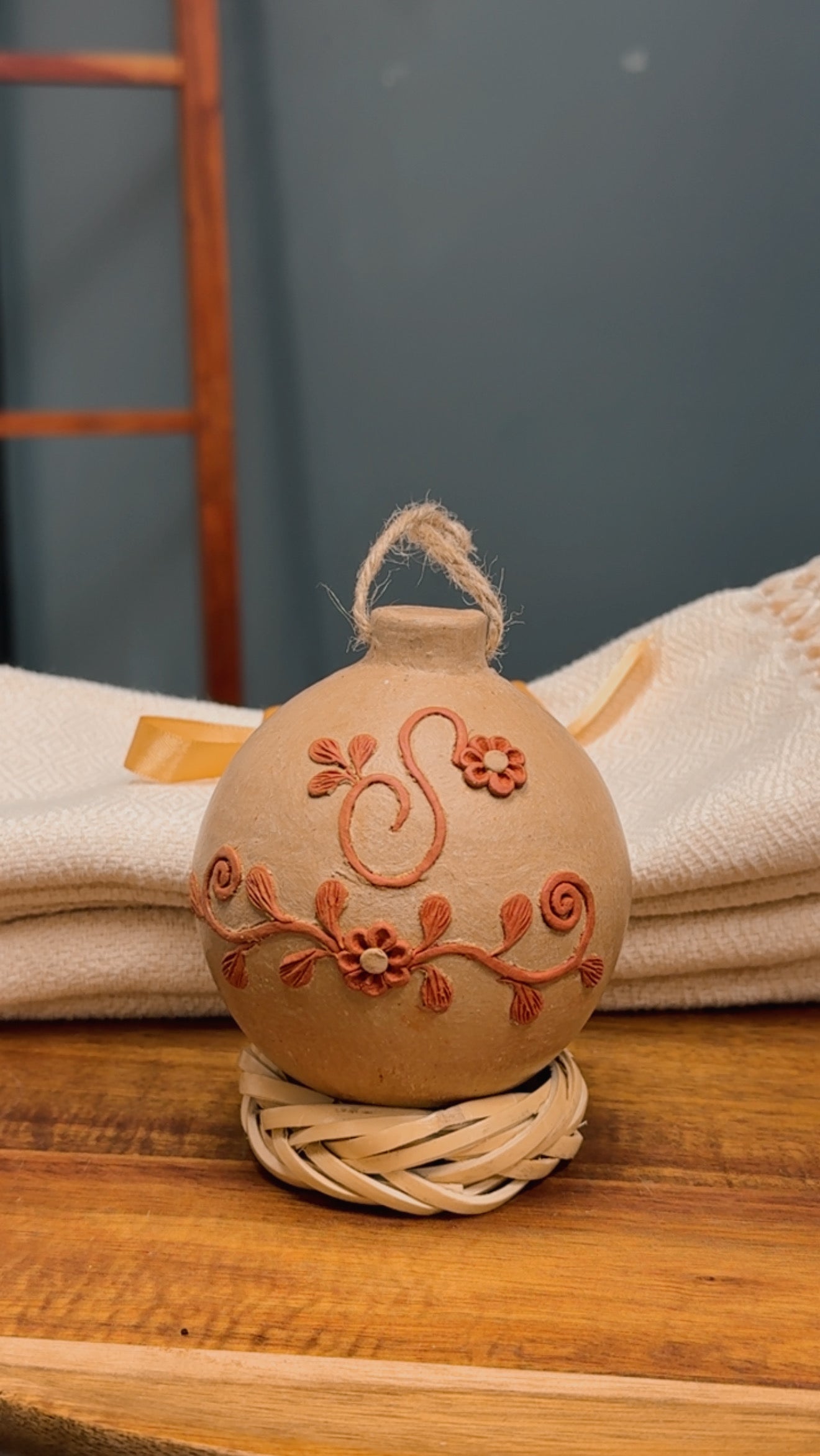Esfera Natural Corona/ Christmas Wreath Ornament with letter A - S