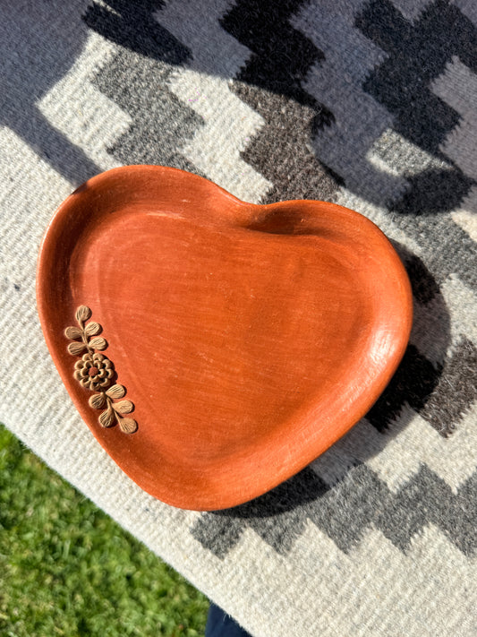 “Cempasúchil” Filigrana Heart Plate