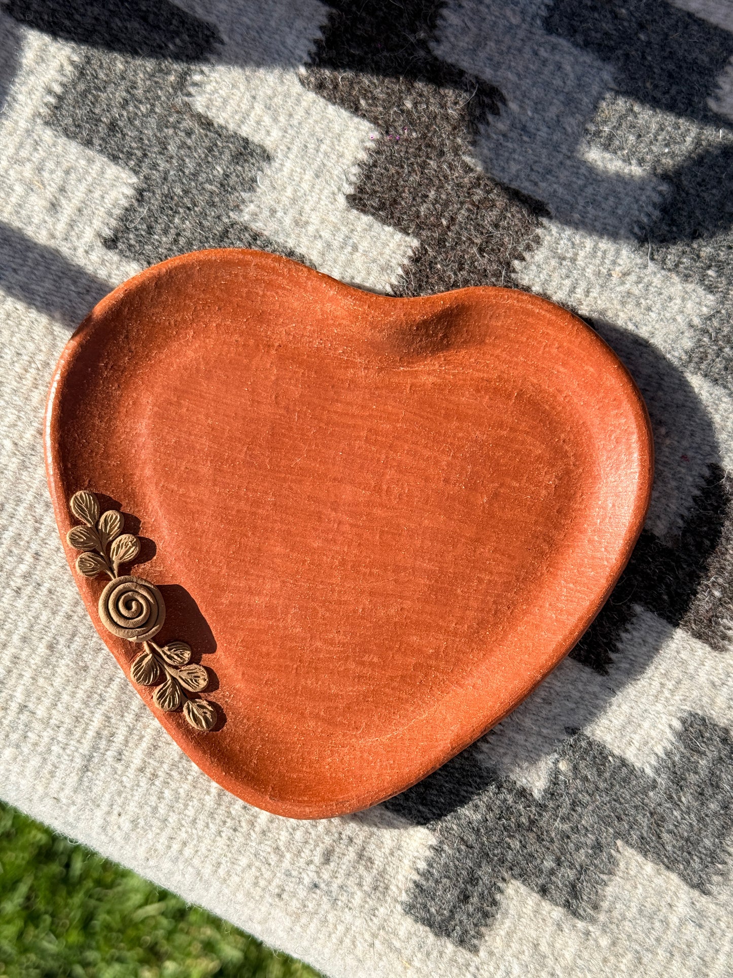 "Rose" Heart Filigrana Plate