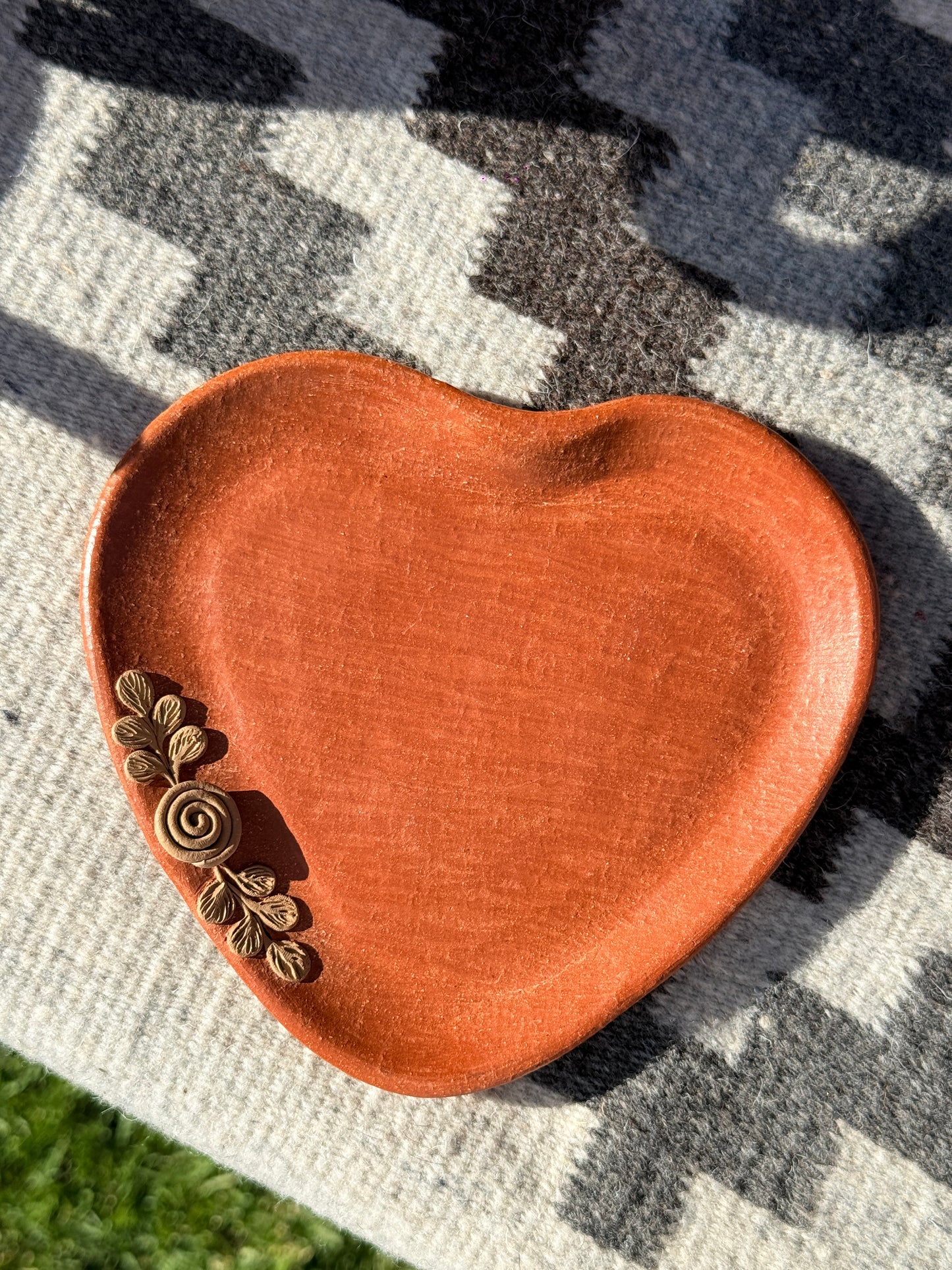 "Rose" Heart Filigrana Plate