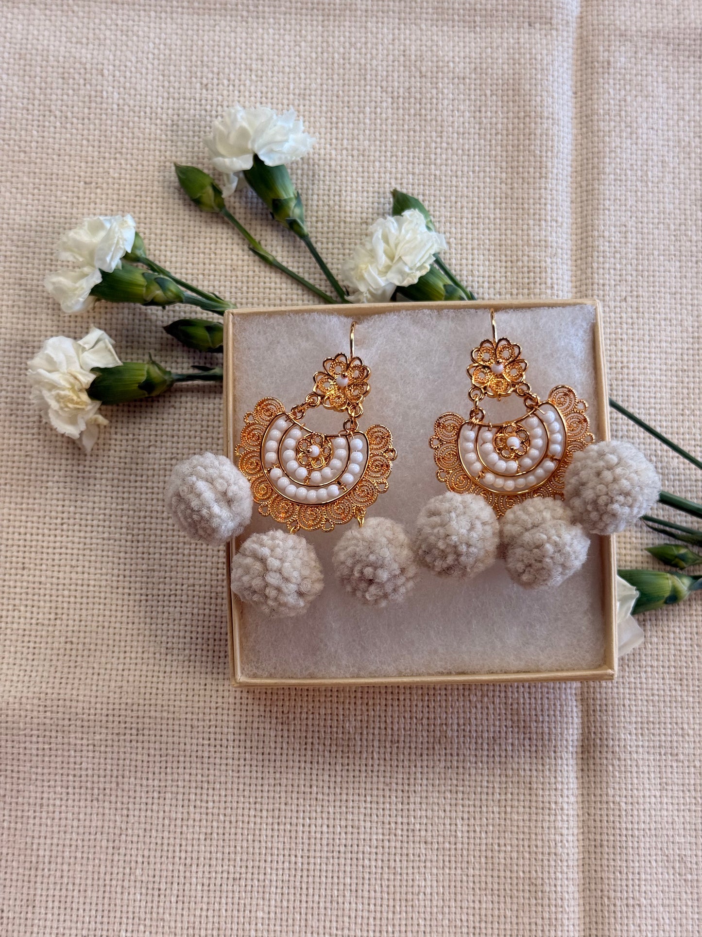 "White Filigrana Earrings