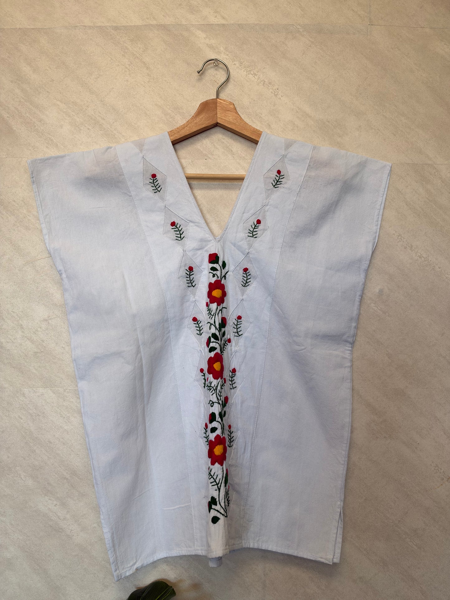 Blusa Betaza Blanco c/Bordado Floreado M/L