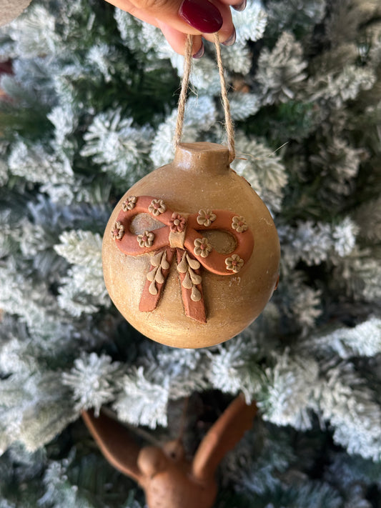 Bow only ornament/ Esfera de Monio sin letra