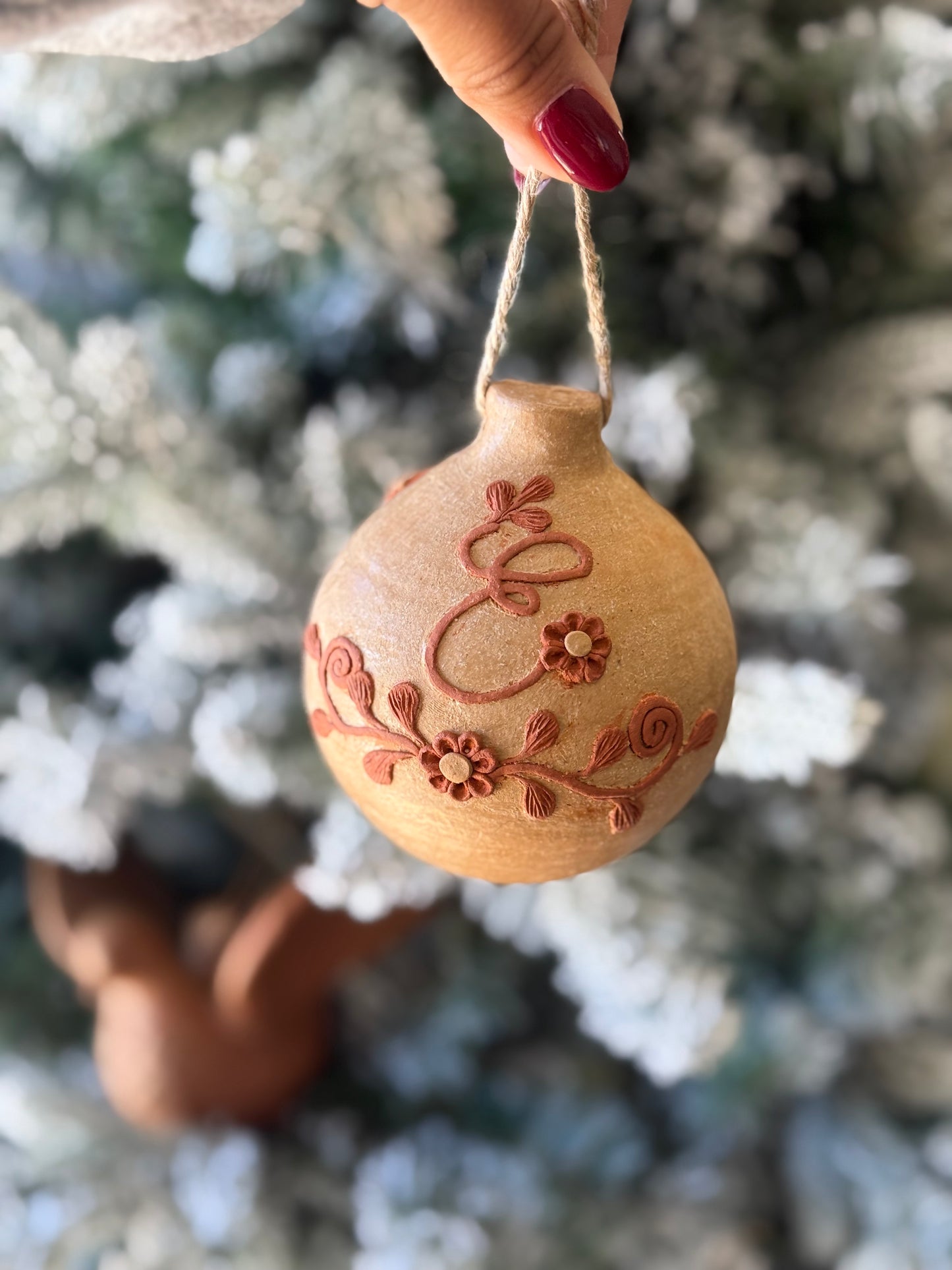 Esfera natural con Monio/ Christmas Bow Ornament letters "A-S"