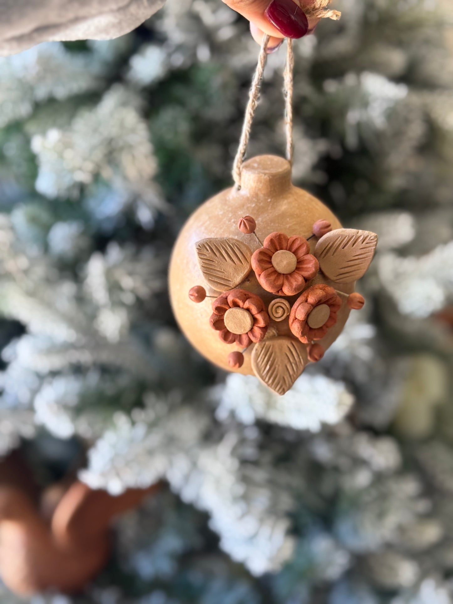 Esfera natural con Monio/ Christmas Bow Ornament letters "A-S"