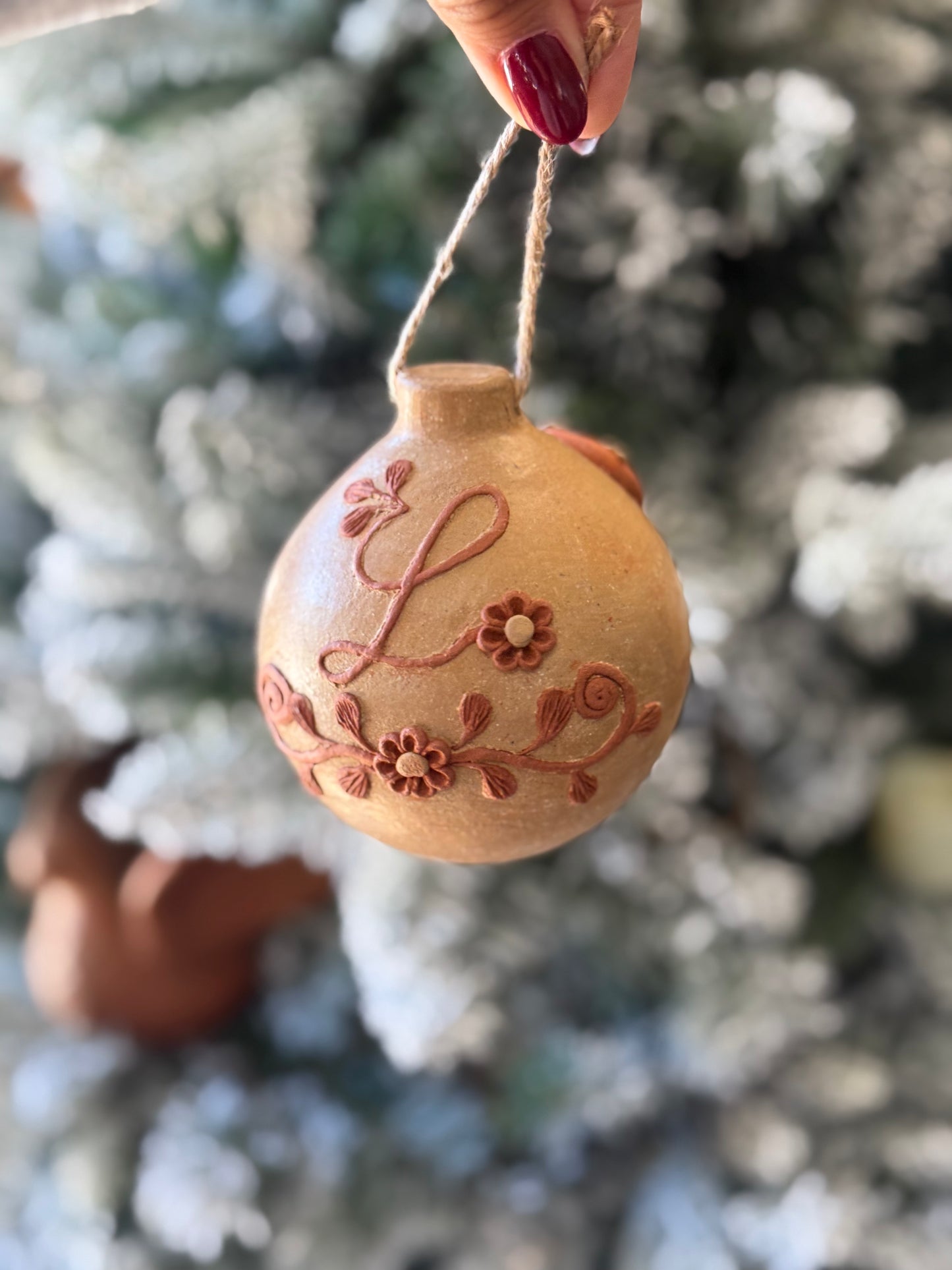 Esfera natural con Monio/ Christmas Bow Ornament letters "A-S"