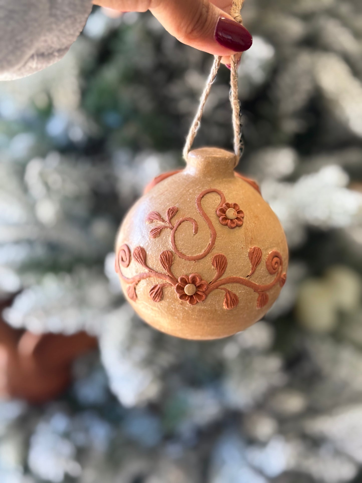 Esfera natural con Monio/ Christmas Bow Ornament letters "A-S"