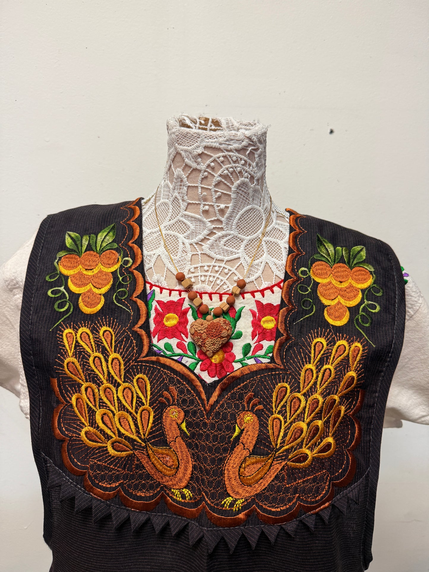 "Lucia" Dark Black Peacock Apron/Mandil 1X