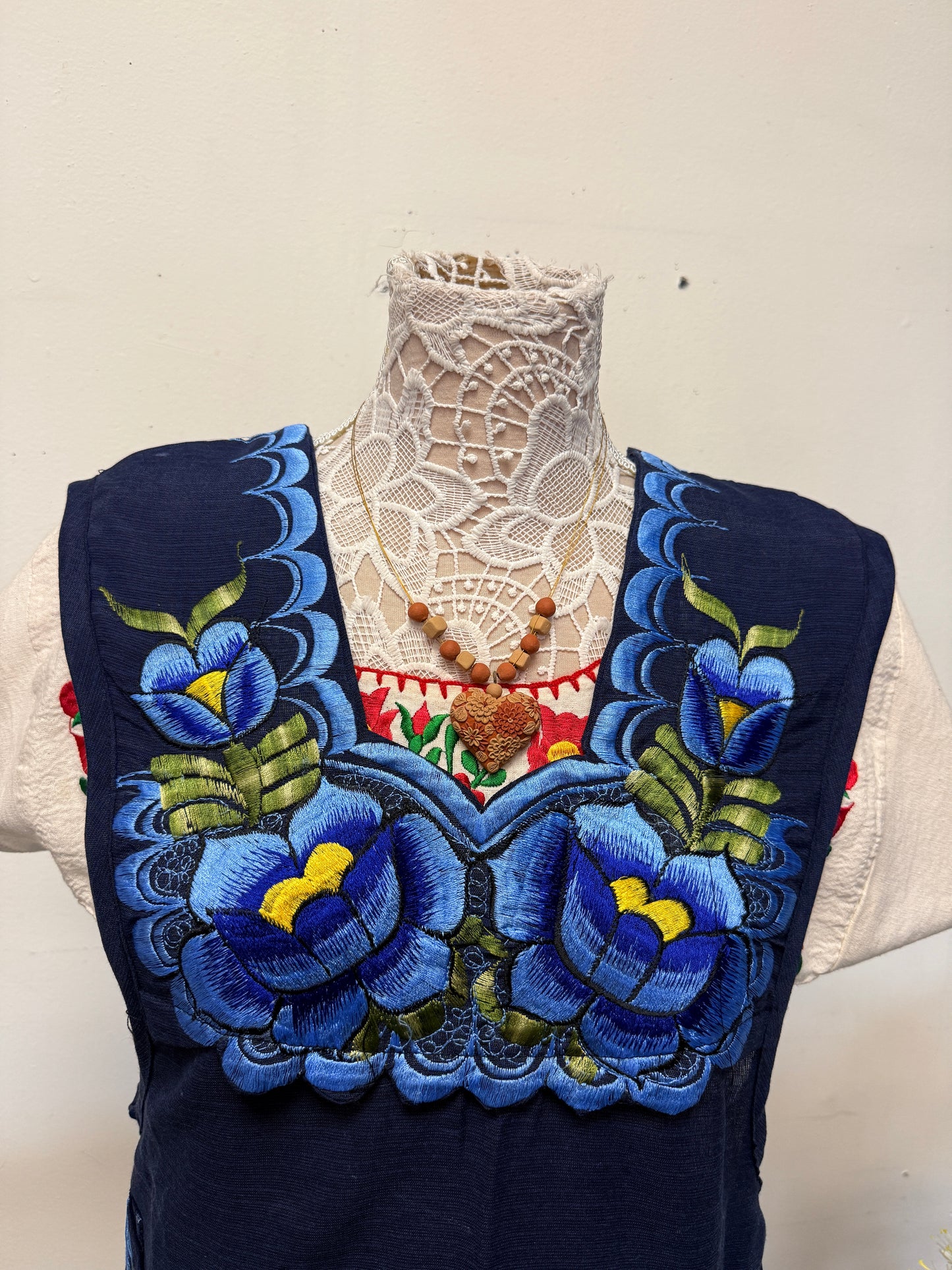 "Amanda" Floral Blue Apron/Mandil (36) Medium