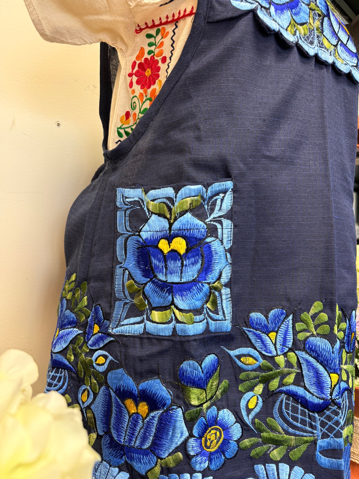 "Amanda" Floral Blue Apron/Mandil (36) Medium