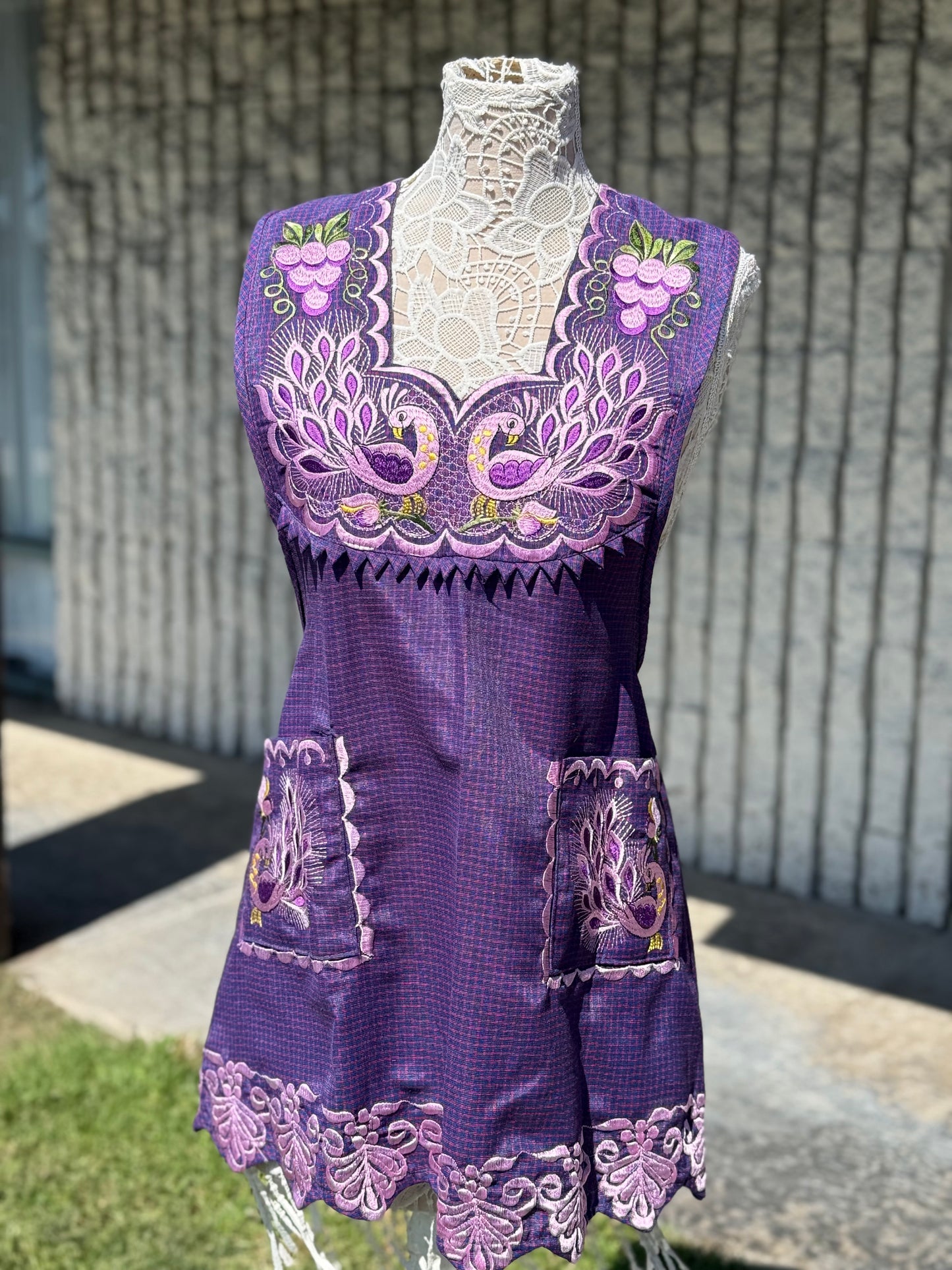 Purple Peacock Apron/Mandil Morado Pavoreal M