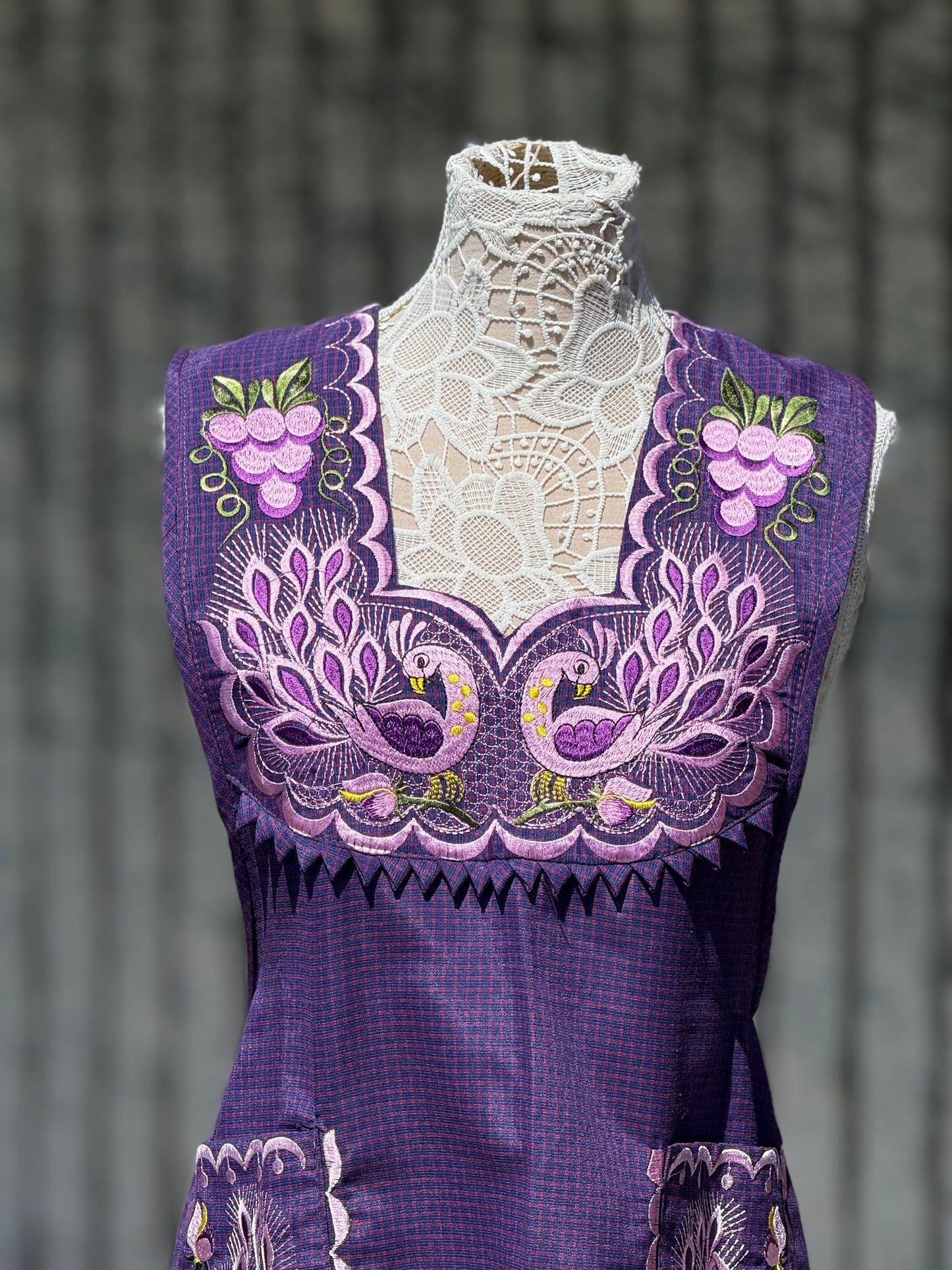 Purple Peacock Apron/Mandil Morado Pavoreal M