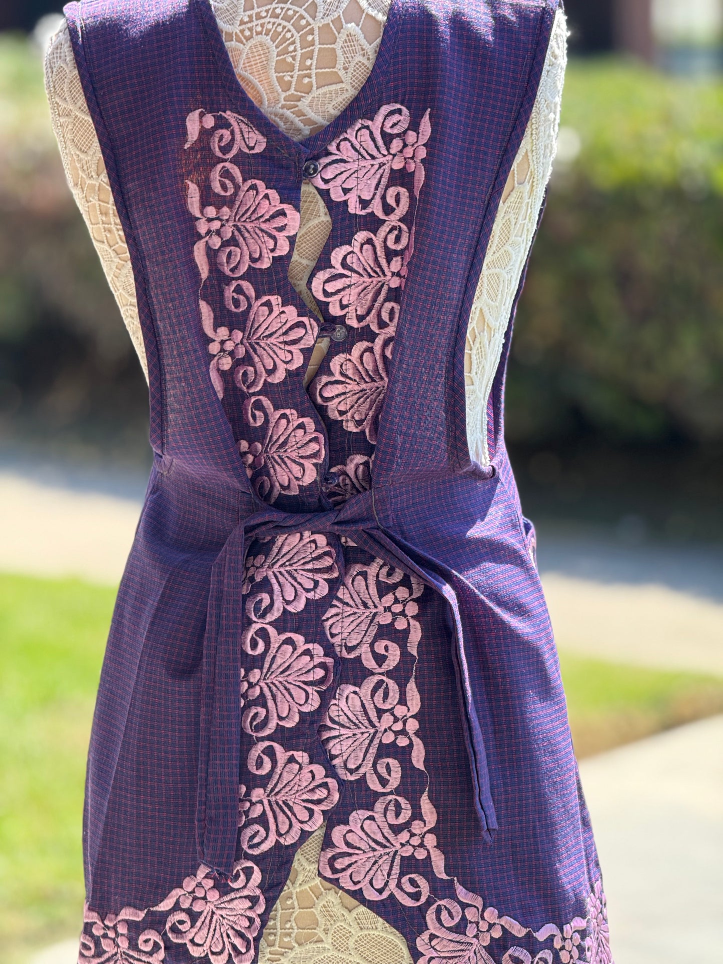 Purple Peacock Apron/Mandil Morado Pavoreal M