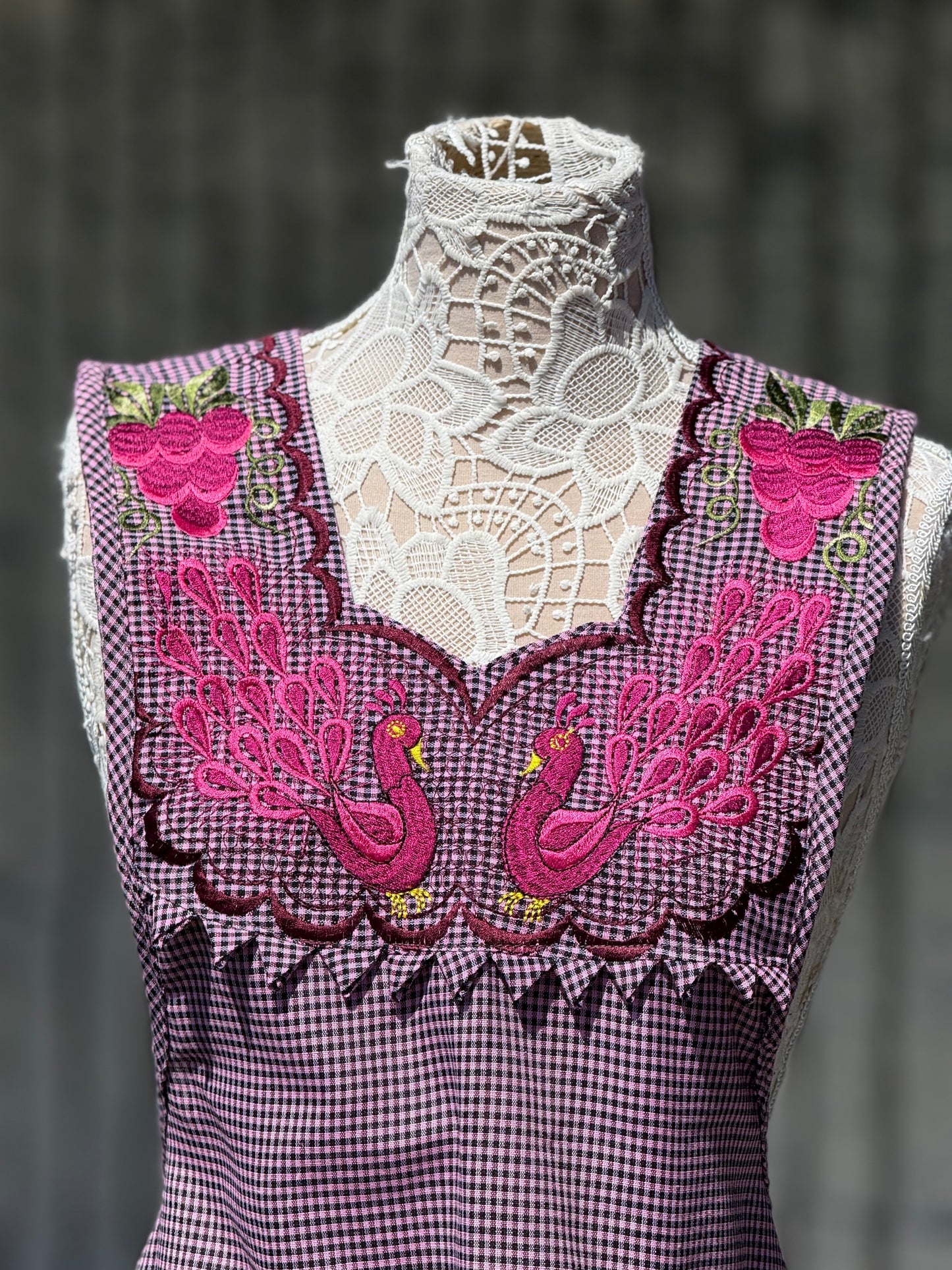 Fushia Apron/ Mandil Fushia M