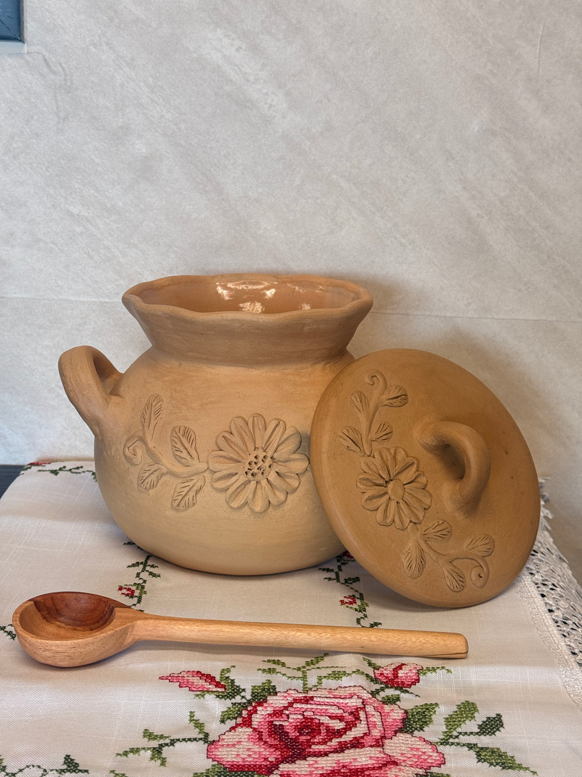 Olla Natural Bordada "F"