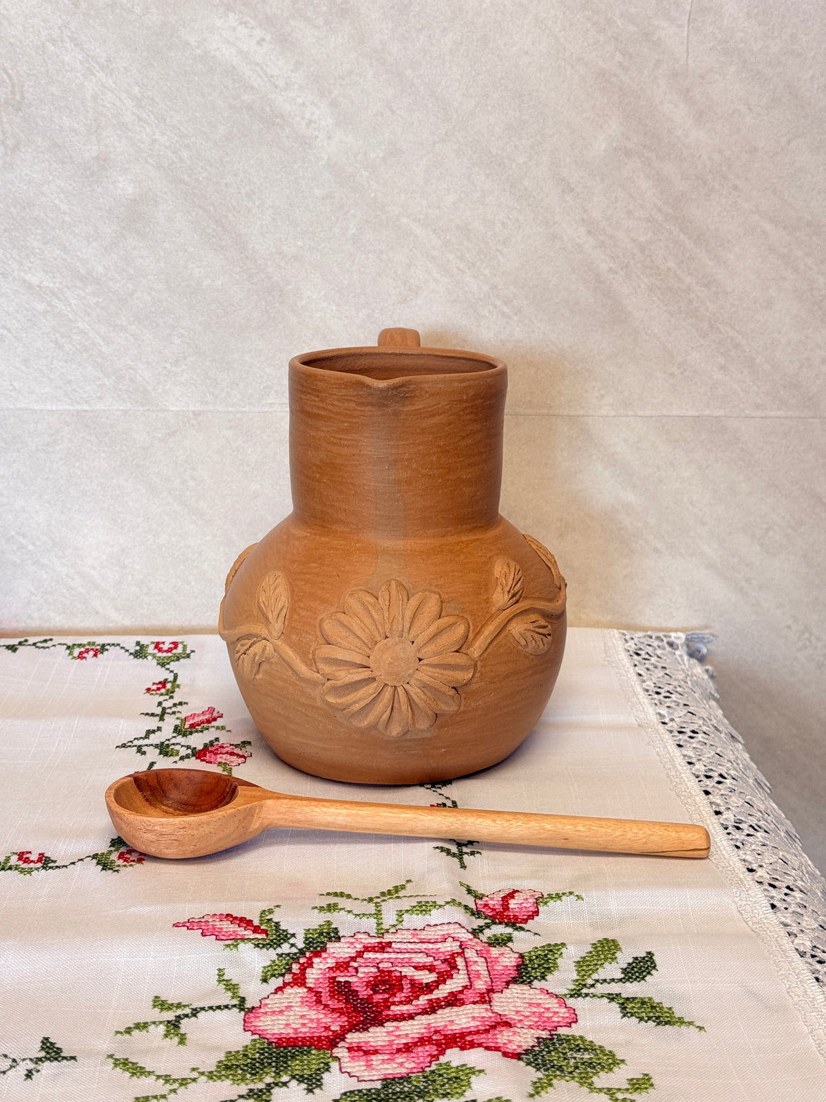 "Olga" Jarra Natural Bordada