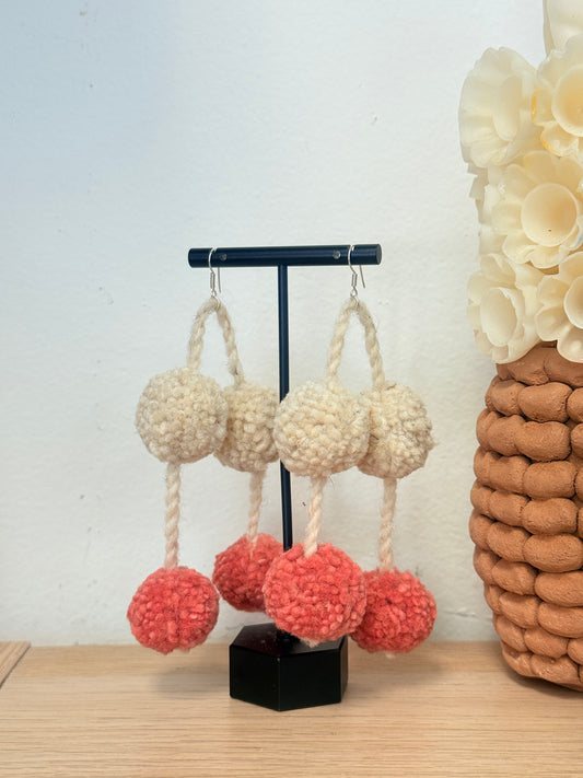 Pink wool earrings/ aretes de lana