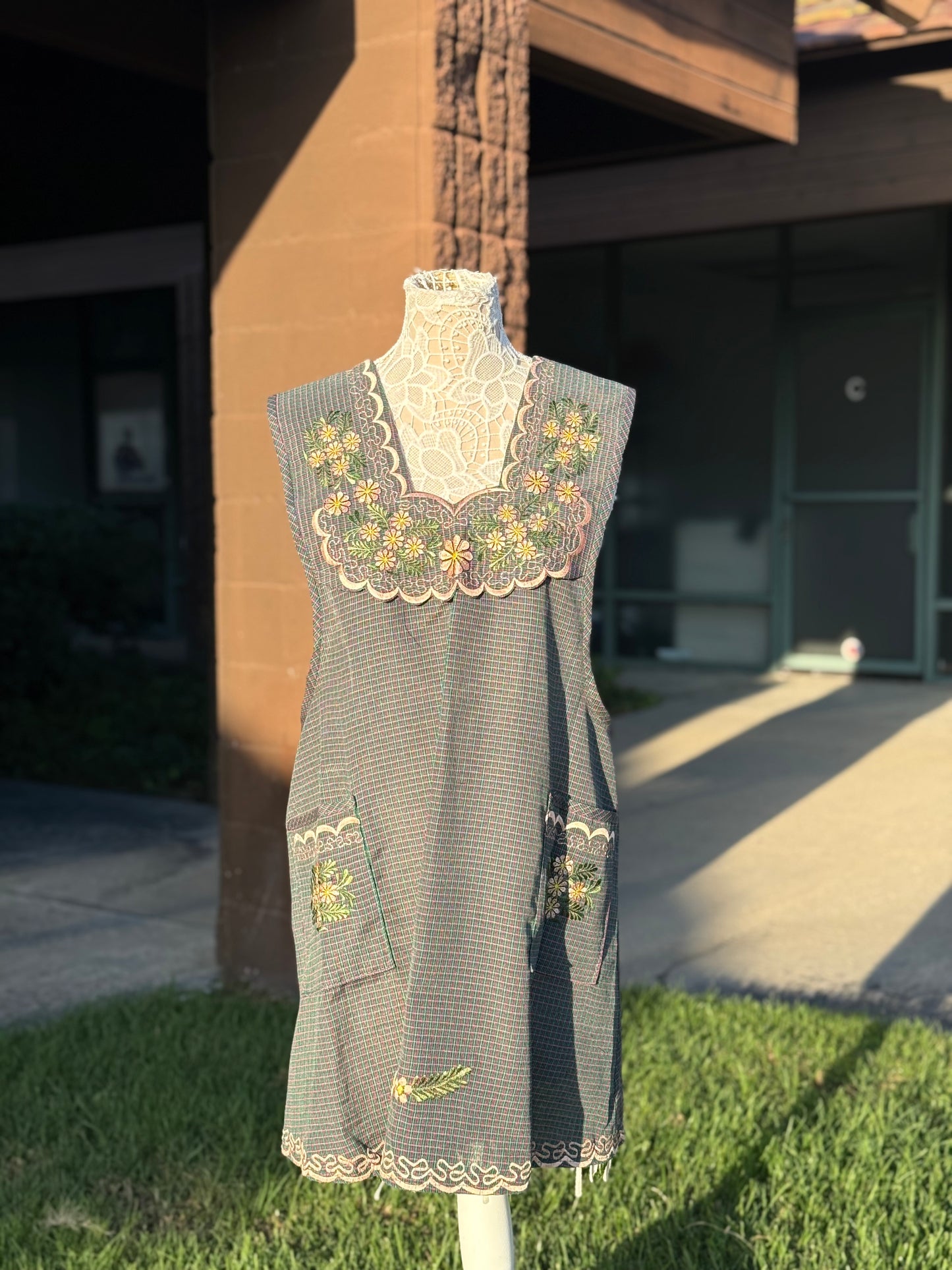 Green and light pink floral apron/mandil XL