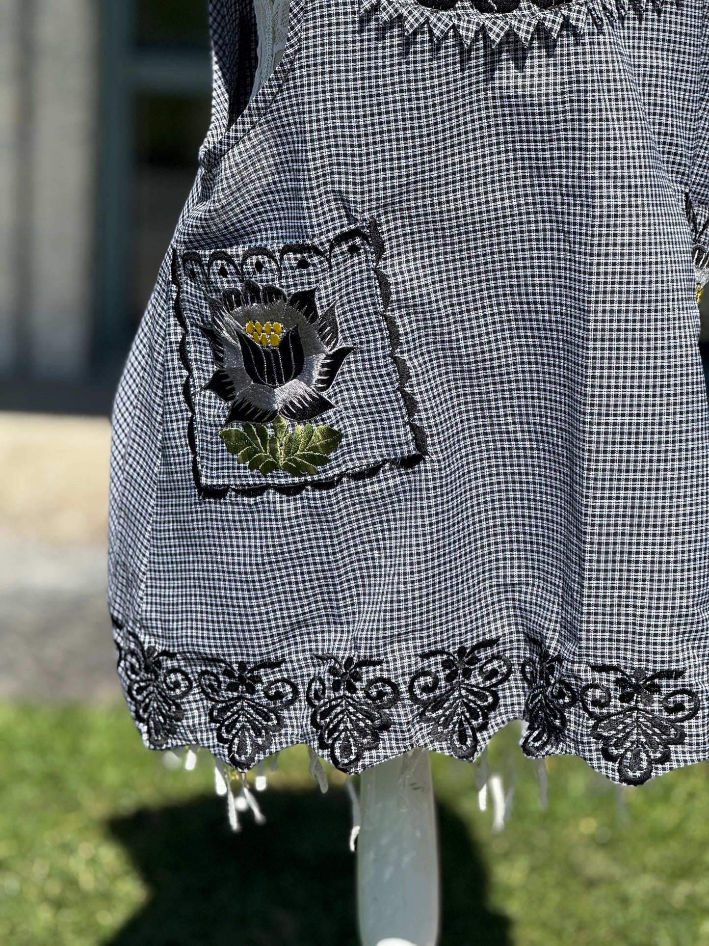 Black & White Apron/ Mandil Negro XL