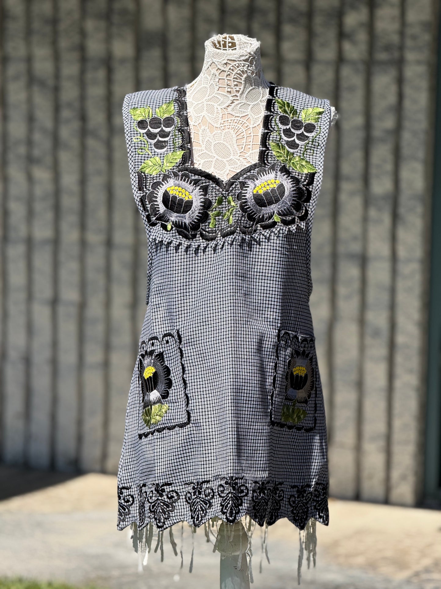 Black & White Apron/Mandil L
