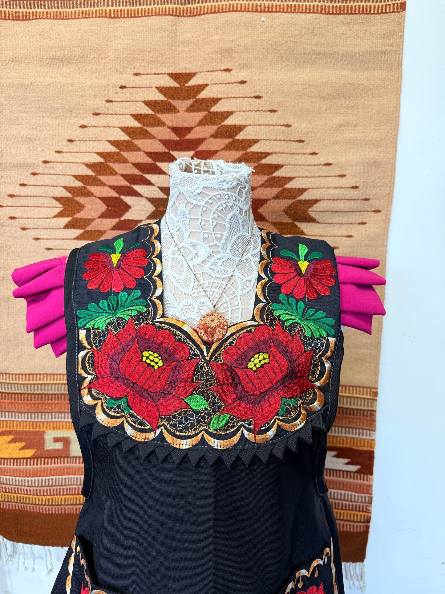 "Fernanda" Floral Apron/Mandil (32) Small