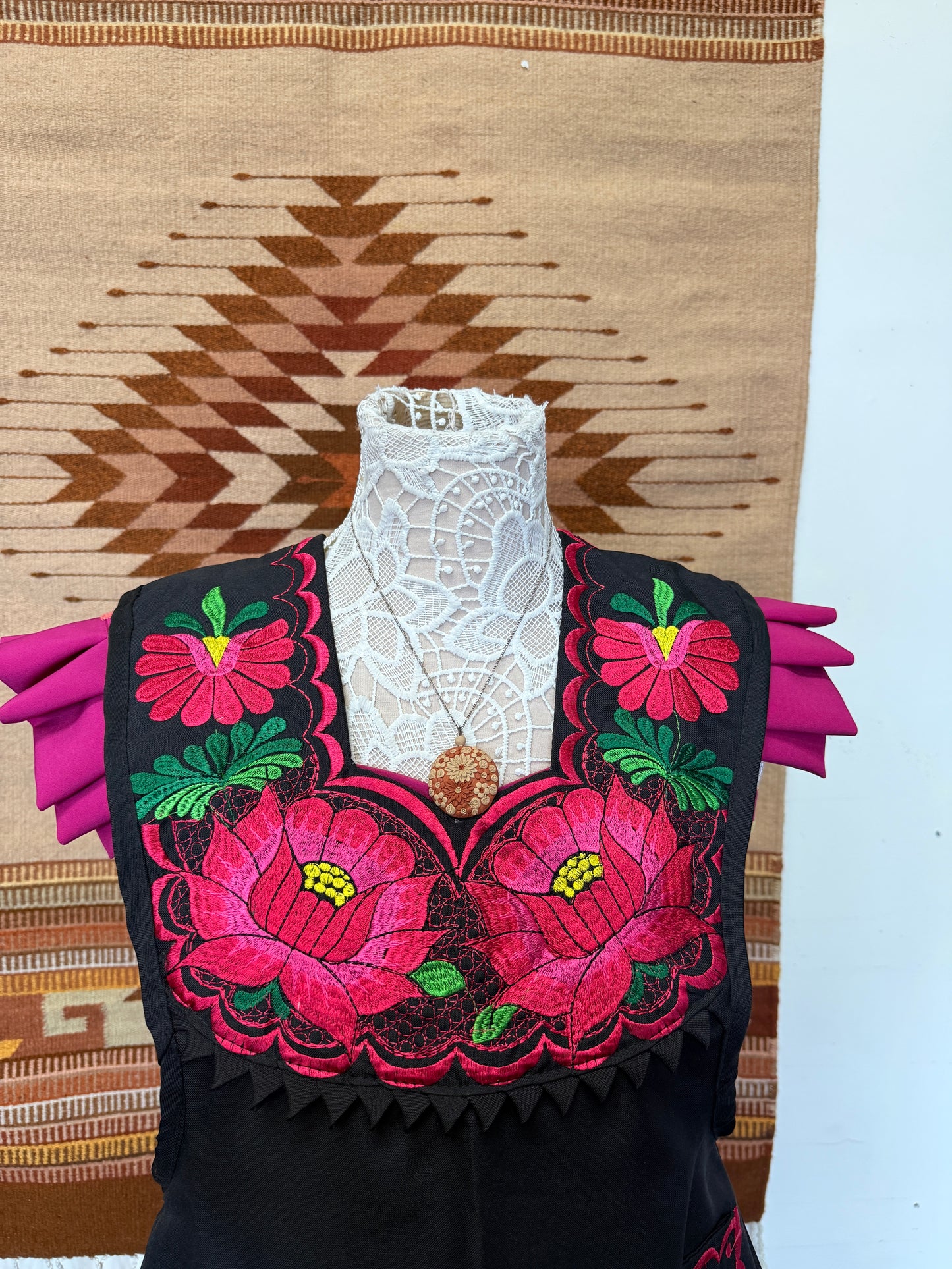 "Reina" Black and Pink Apron/Mandil (32) Small