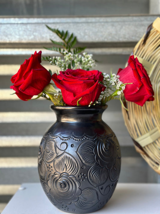 Black flower vase (Roses design)