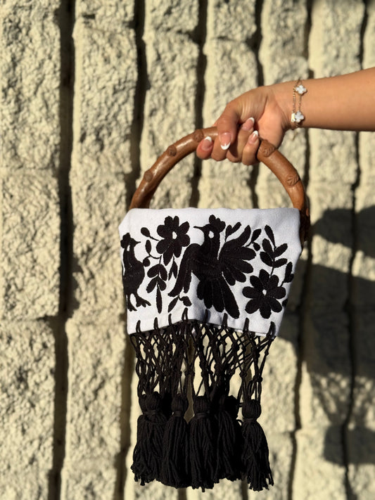 BLACK/ NEGRO EMBROIDERED OTOMI TABLECLOTH