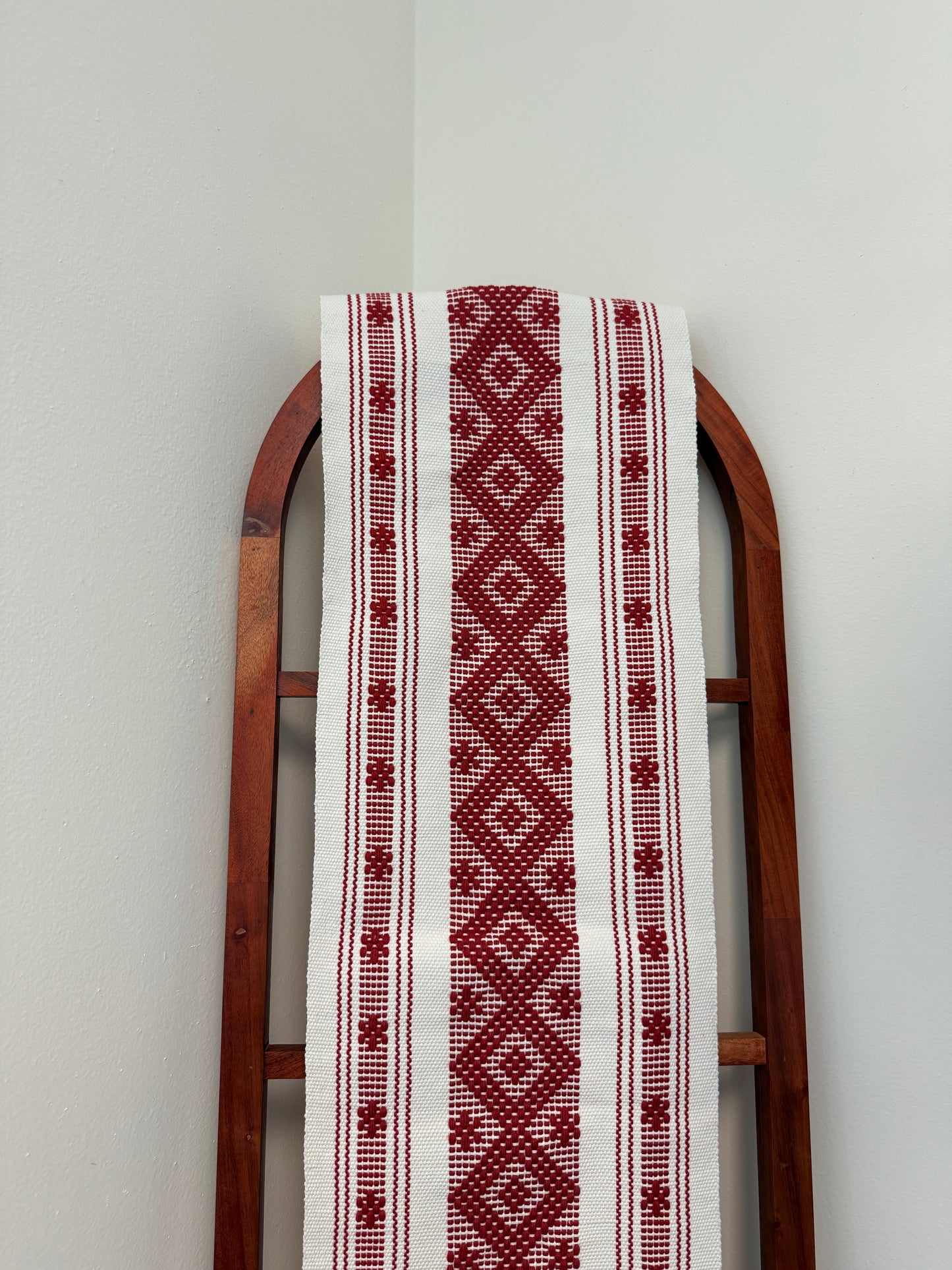 Claudia 2M Table Runner