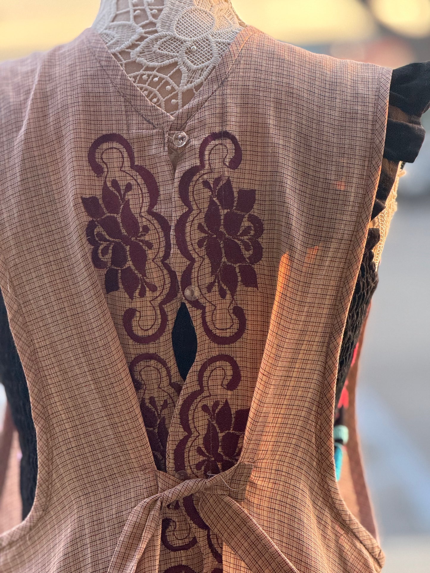 Sandy Tan Flower Apron/Mandil XL